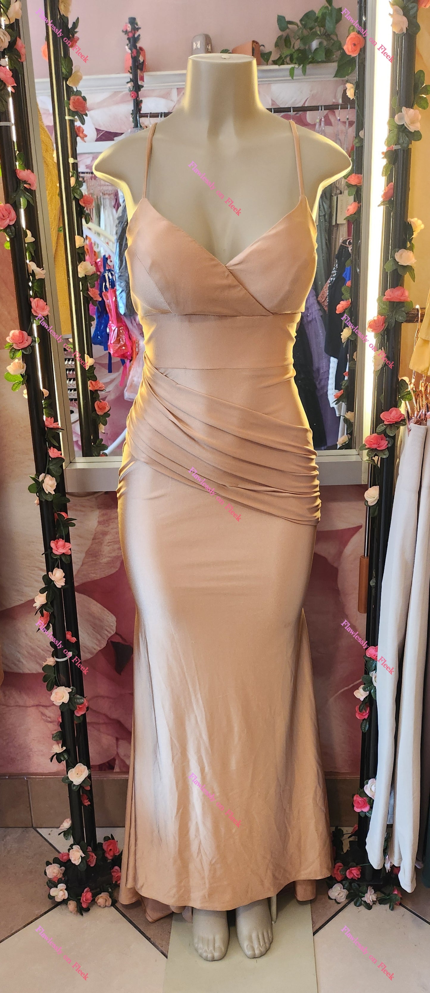 Vestido de noche de sirena color champán
