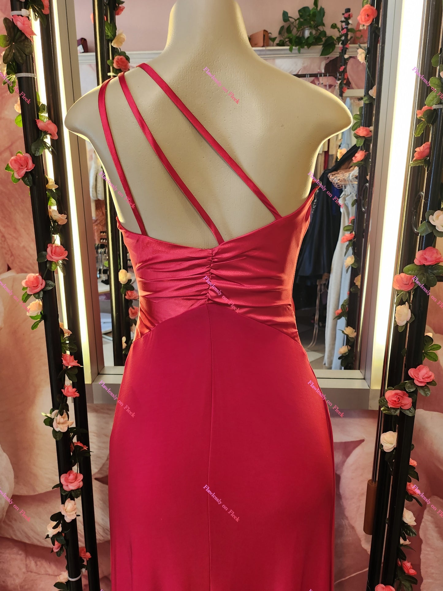 Vestido vintage rojo de un solo hombro