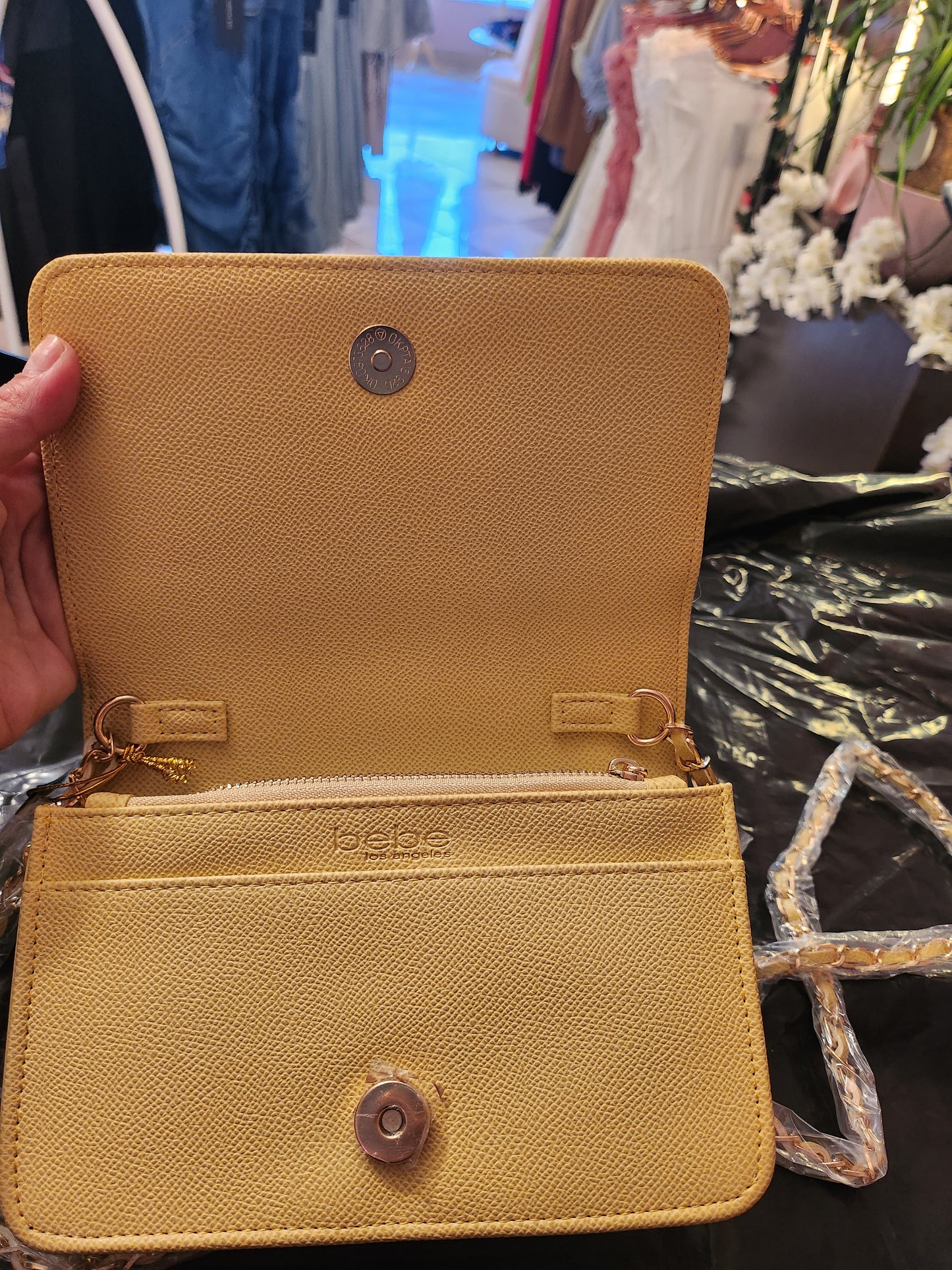 Bolso bandolera con solapa Evie de Bebe Blonde