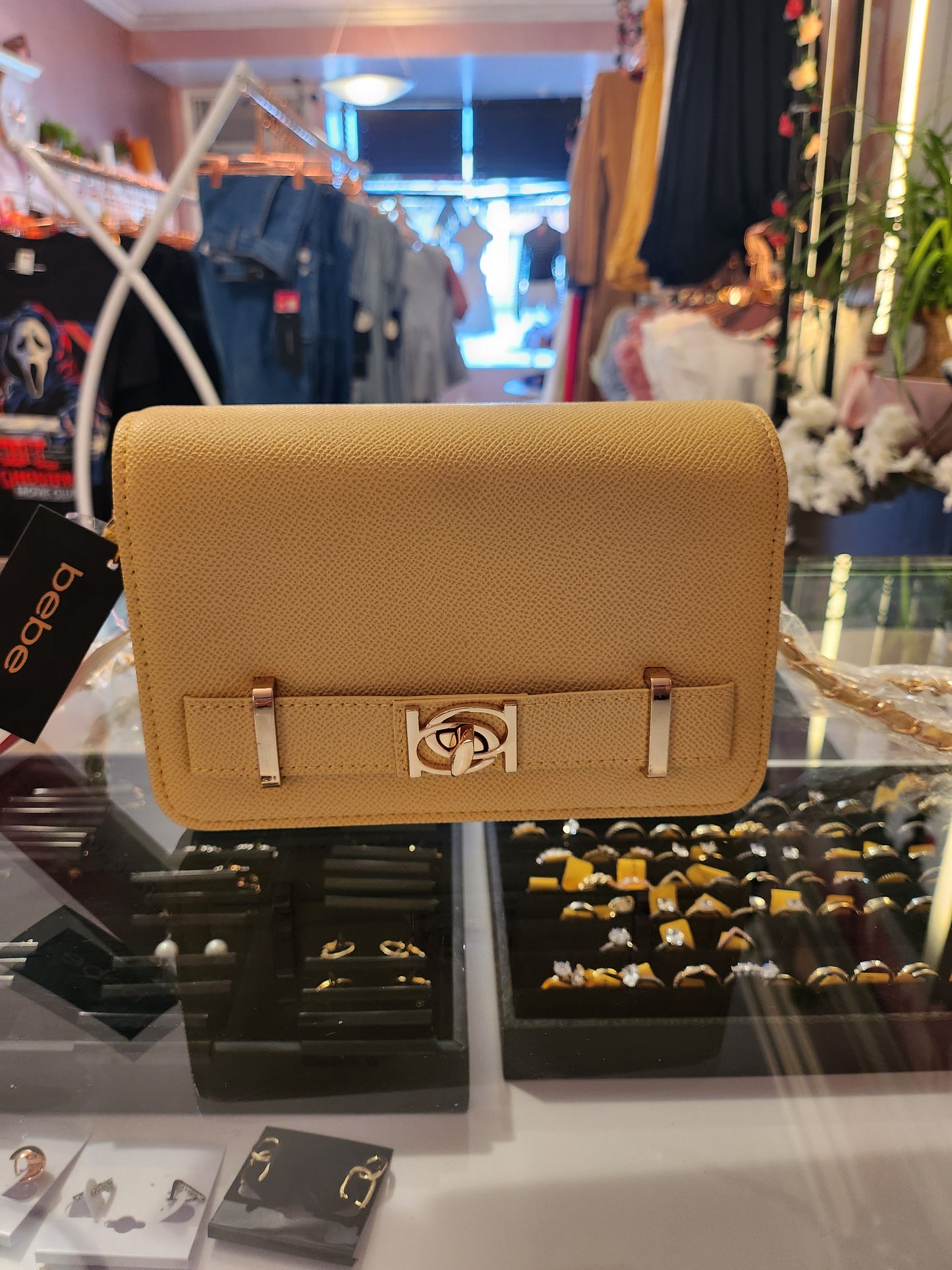 Bolso bandolera con solapa Evie de Bebe Blonde