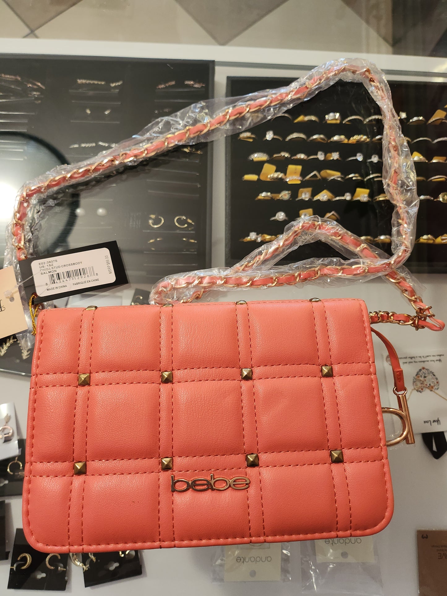 Bolso bandolera Bebe Chica Stud color salmón