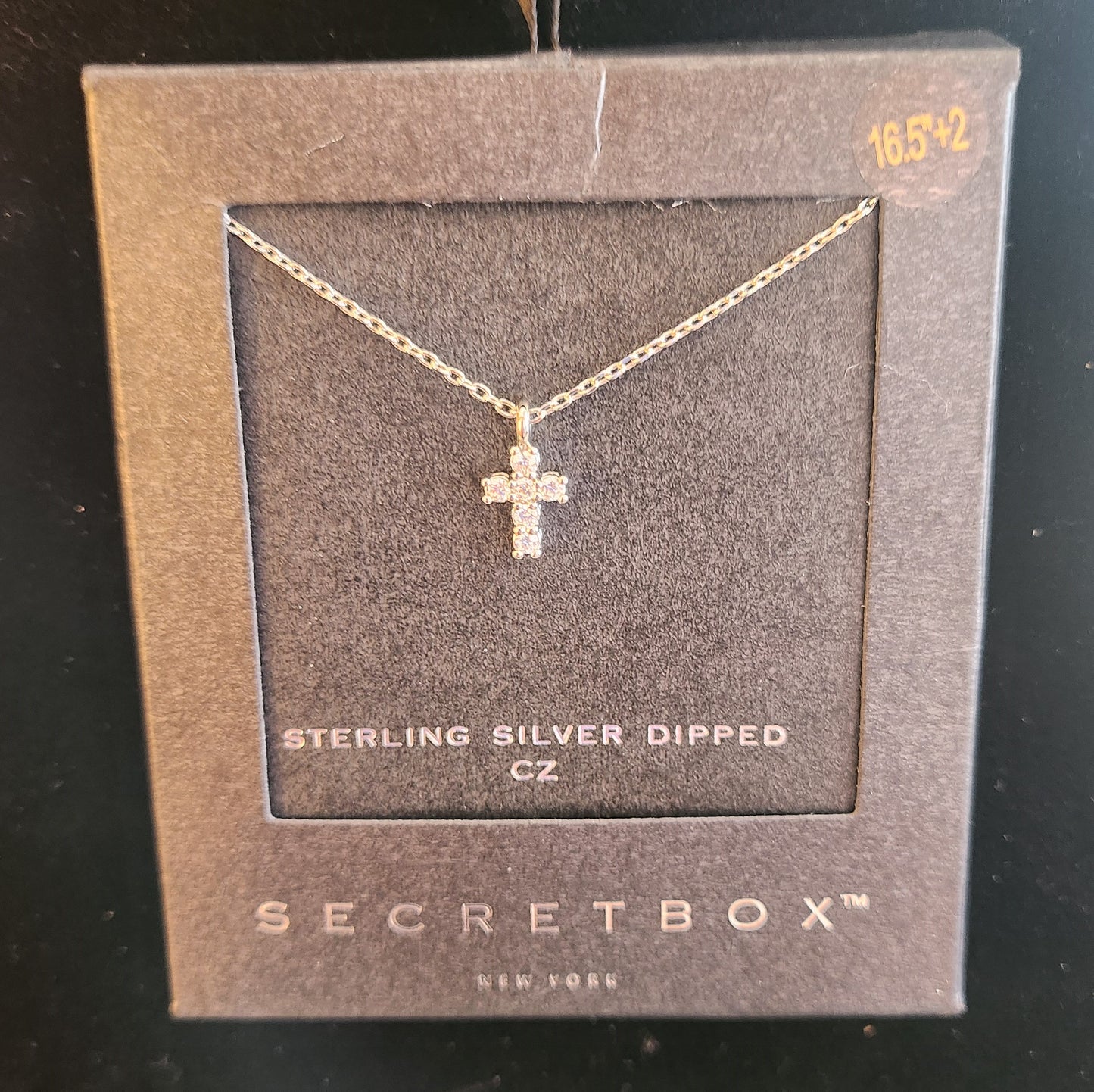 Collar con cruz bañado en plata de ley con circonitas cúbicas