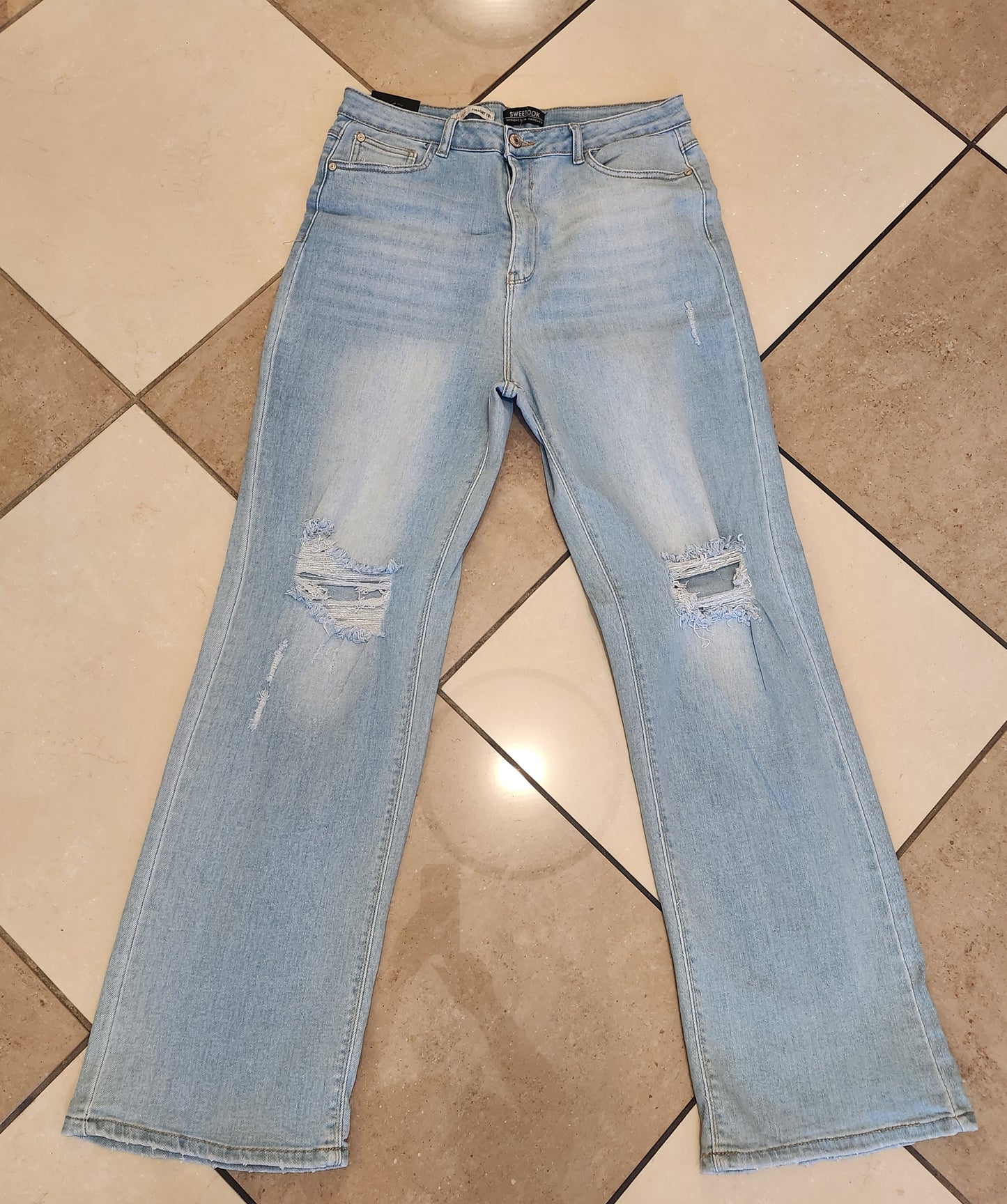 Light Blue Ripped Mom Jeans - Sweet Look